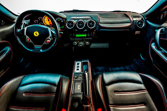 Pilotage en Ferrari 360 Modena - Celebrations Autoverhuur - Strombeek-Bever (Bruxelles)