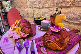 Wonderland Brunchy Louvre