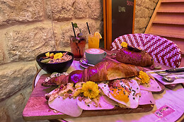 Wonderland Brunchy Louvre