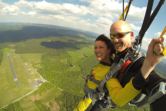 Saut en parachute en tandem - Skydive Spa (Liège)