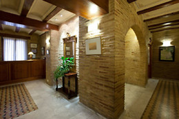 HOTEL ADHOC MONUMENTAL