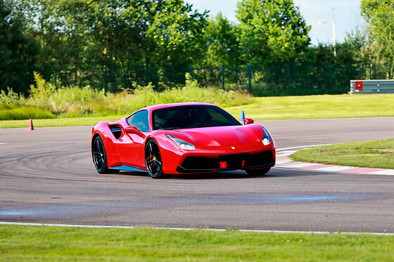 Pilotage Ferrari 488 GTB (4 tours) sur le Circuit de Mettet (B)