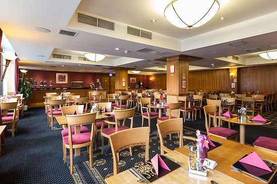 Wembley International Hotel - photo 2