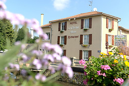 Logis le Cheval Blanc et Clovis