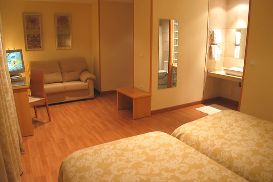 HOTEL SERRANO - photo 3