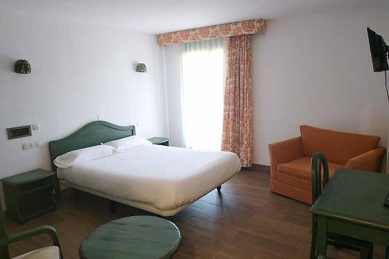 SABIÑANIGO CAMP & HOTEL - photo 0