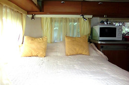 Caravane Eriba au bord de l'Eure