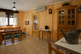 A. R. ABUELA MAXI