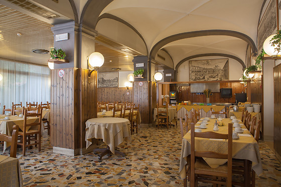 Auto Park Hotel - photo 1